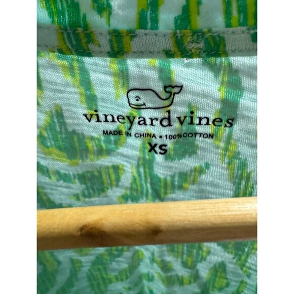 Vineyard Vines Green print V Neck Tee XS - Picture 3 of 3